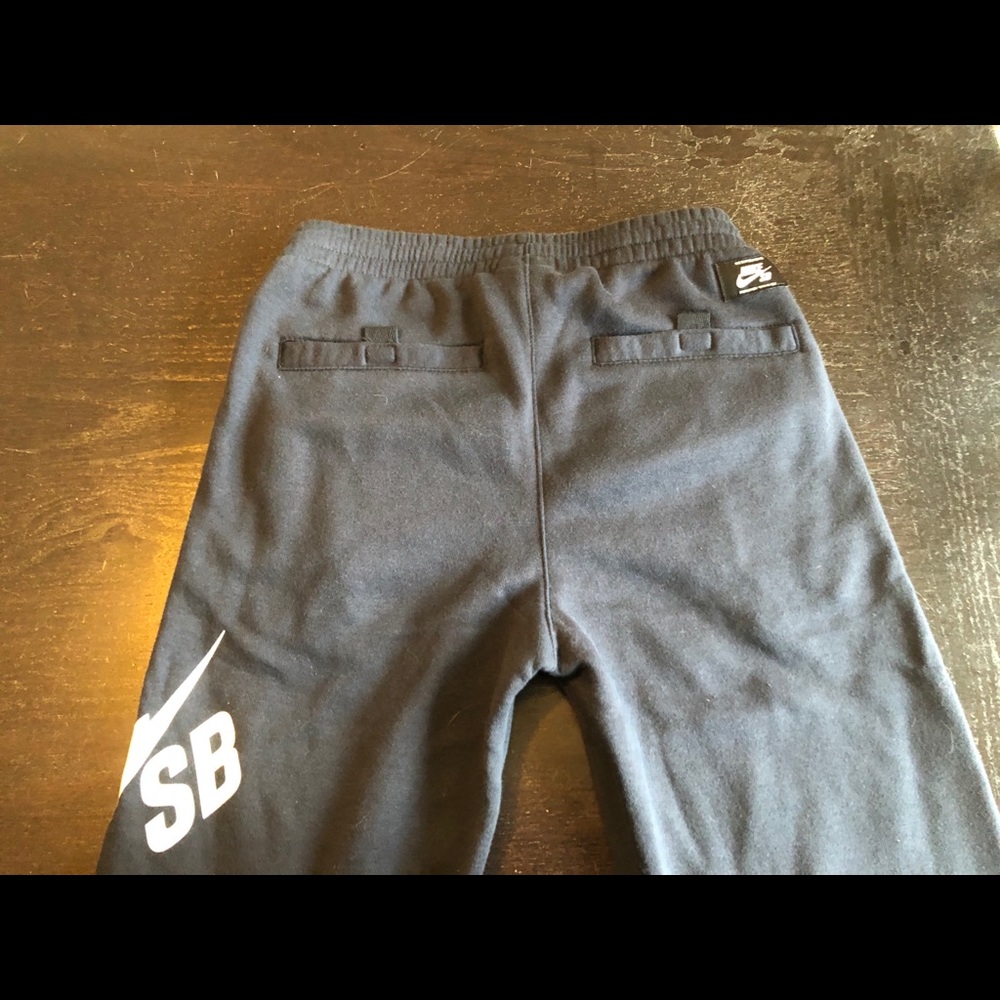Boys Nike sweats - Picture 2 of 5